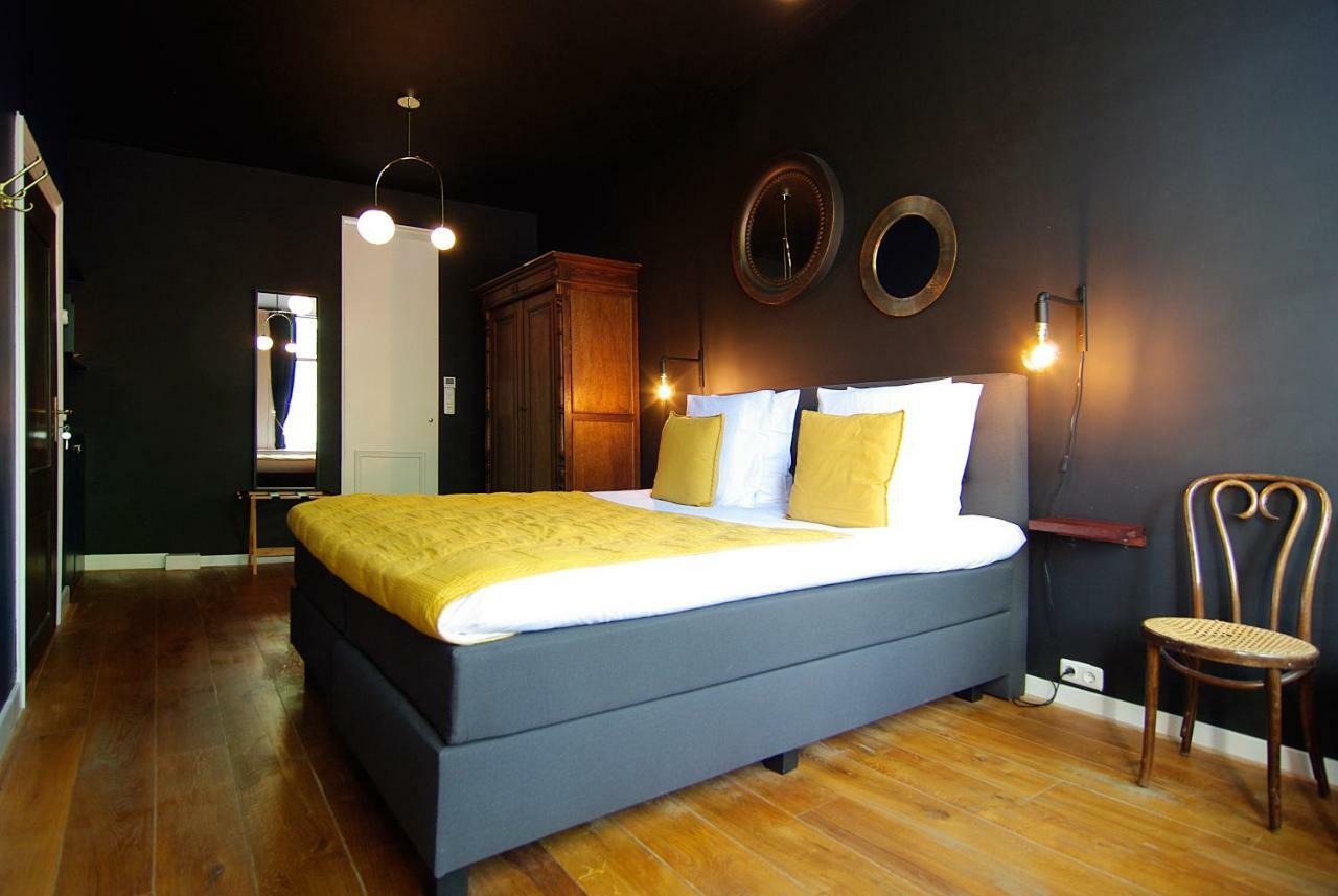 1637: Historic Canal View Guest house
